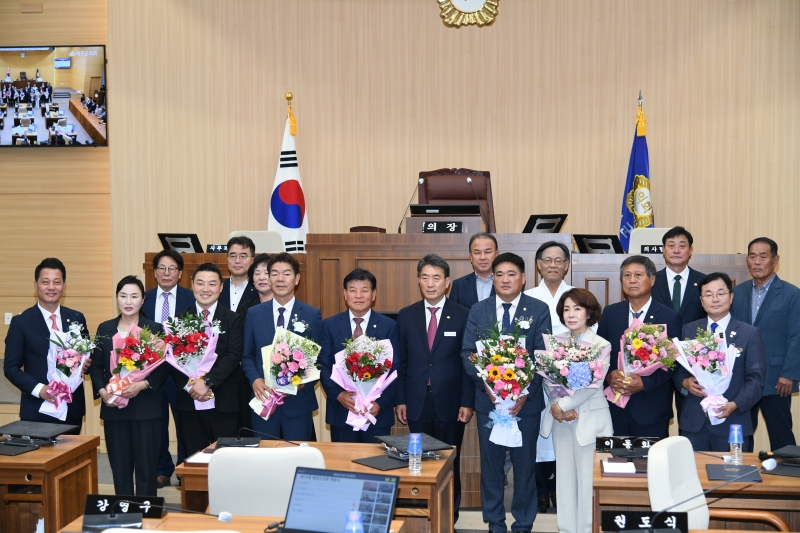 앞으로 4년 열심히 하겠습니다. 예천군의회 개원식